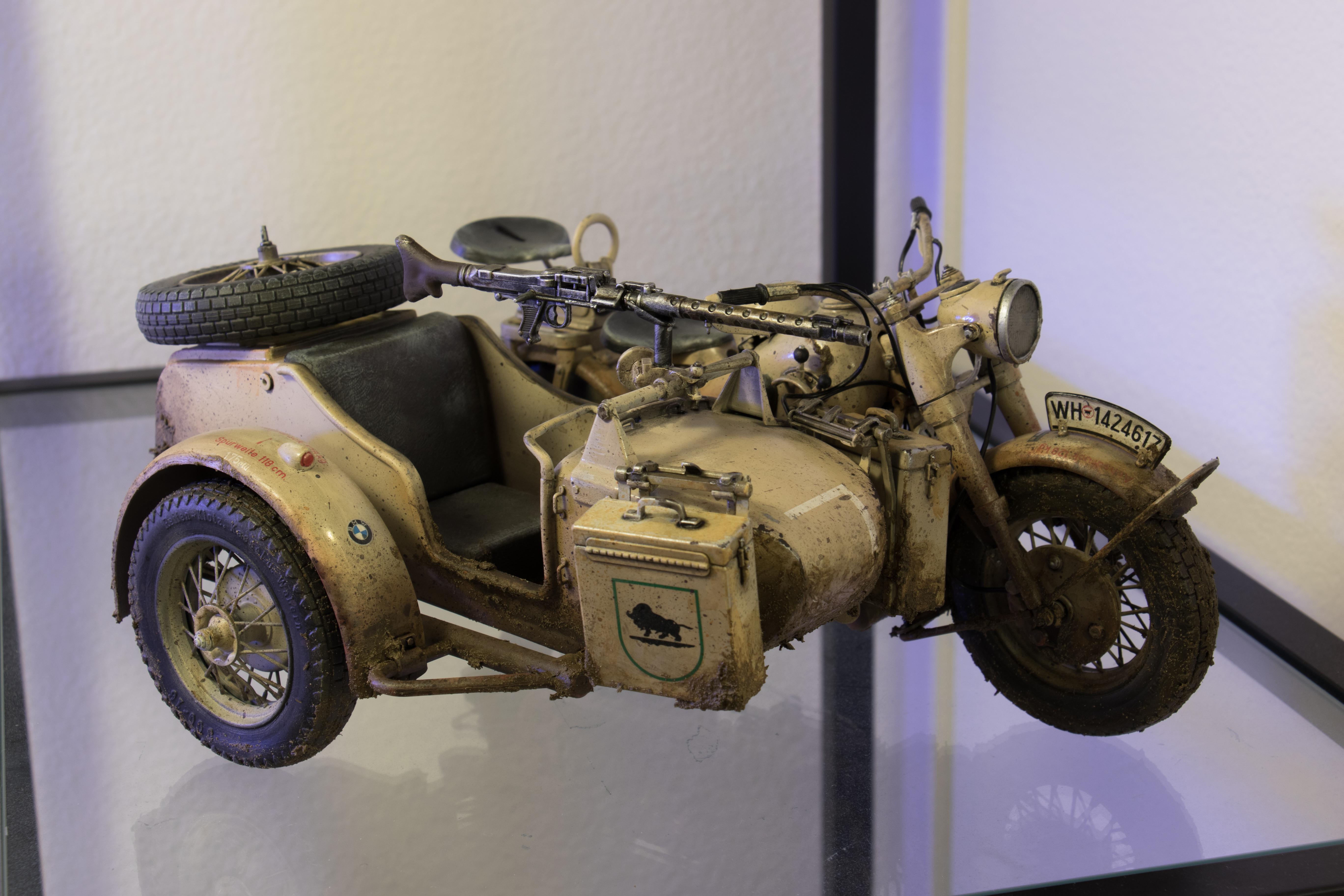 イタレリ 1/9 BMW R75 ドイツ軍用バイク サイドカー付き。10年以上ぶり