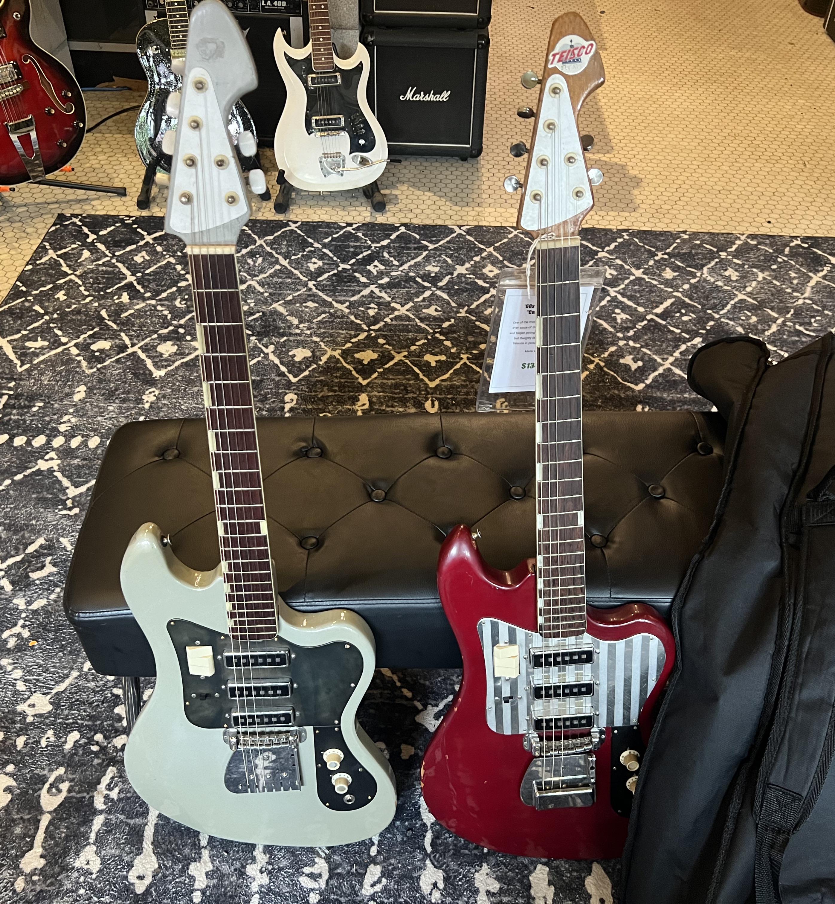アングル最悪だけど、見て！Teisco tg-64が2本もある！ : r/offset