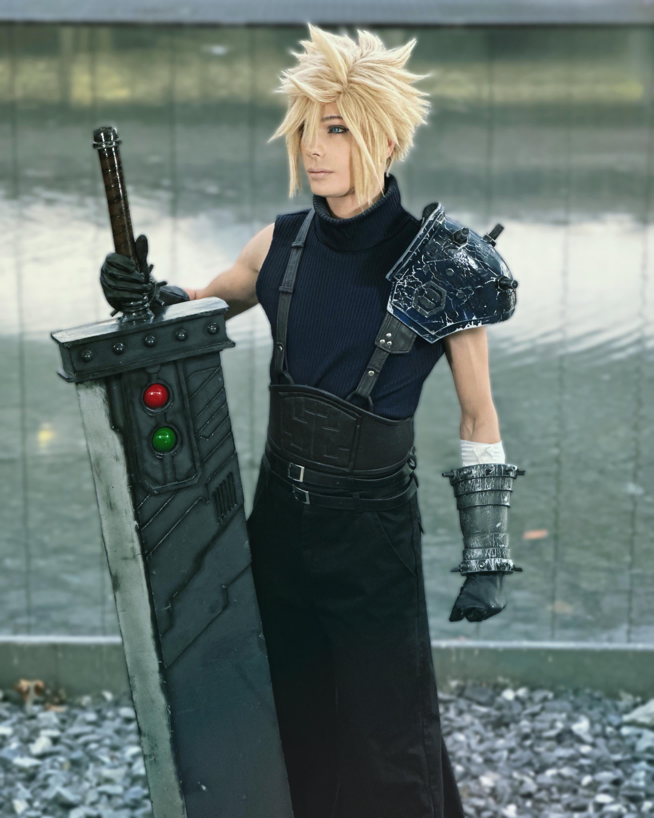 ファイナルファンタジーVIIのクラウド・ストライフのコスプレ : r