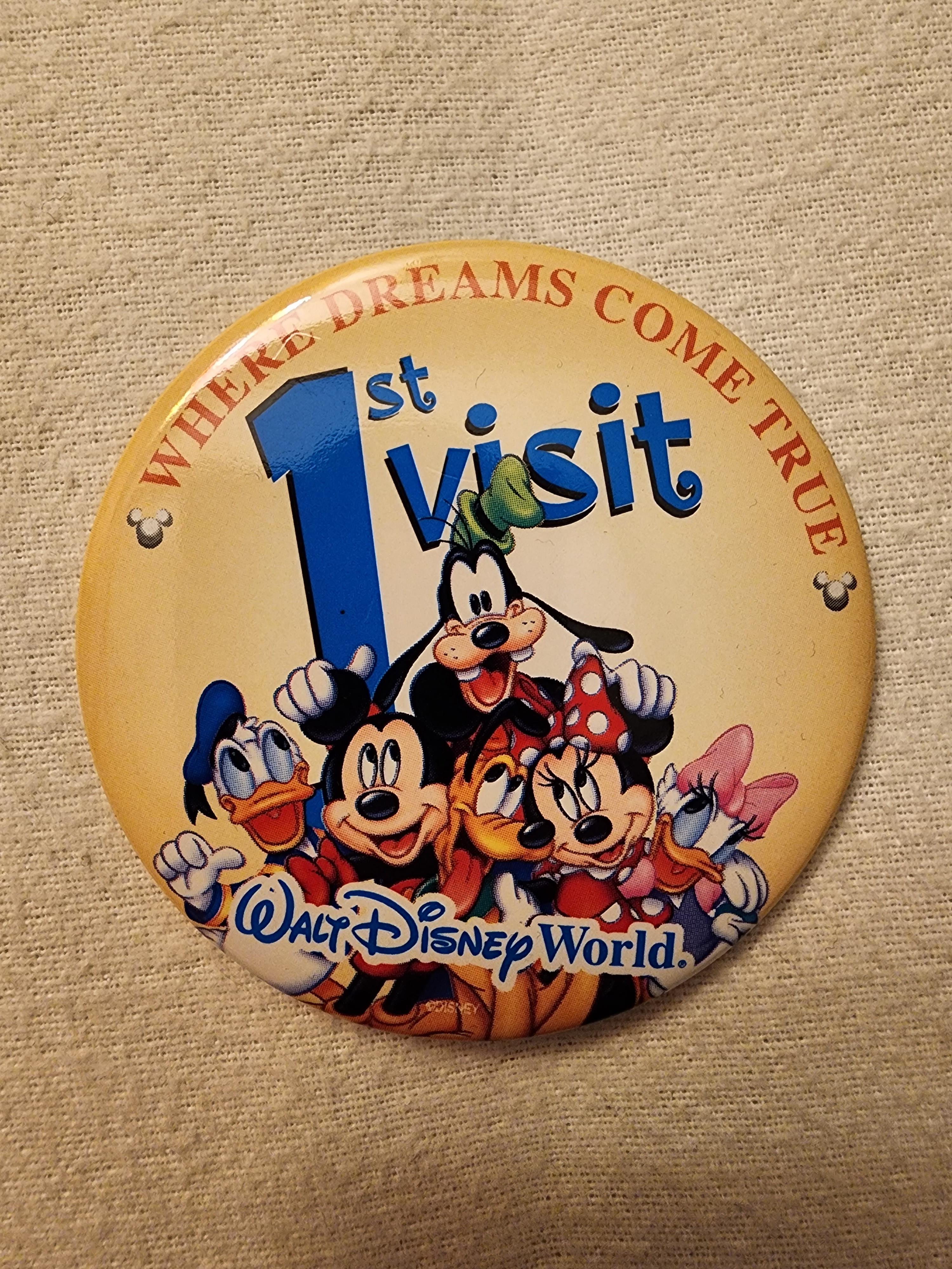 CAST MEMBER EXCLUSIVE PINS WDW waltDisney BOSS DAY pin LE1000 2004
