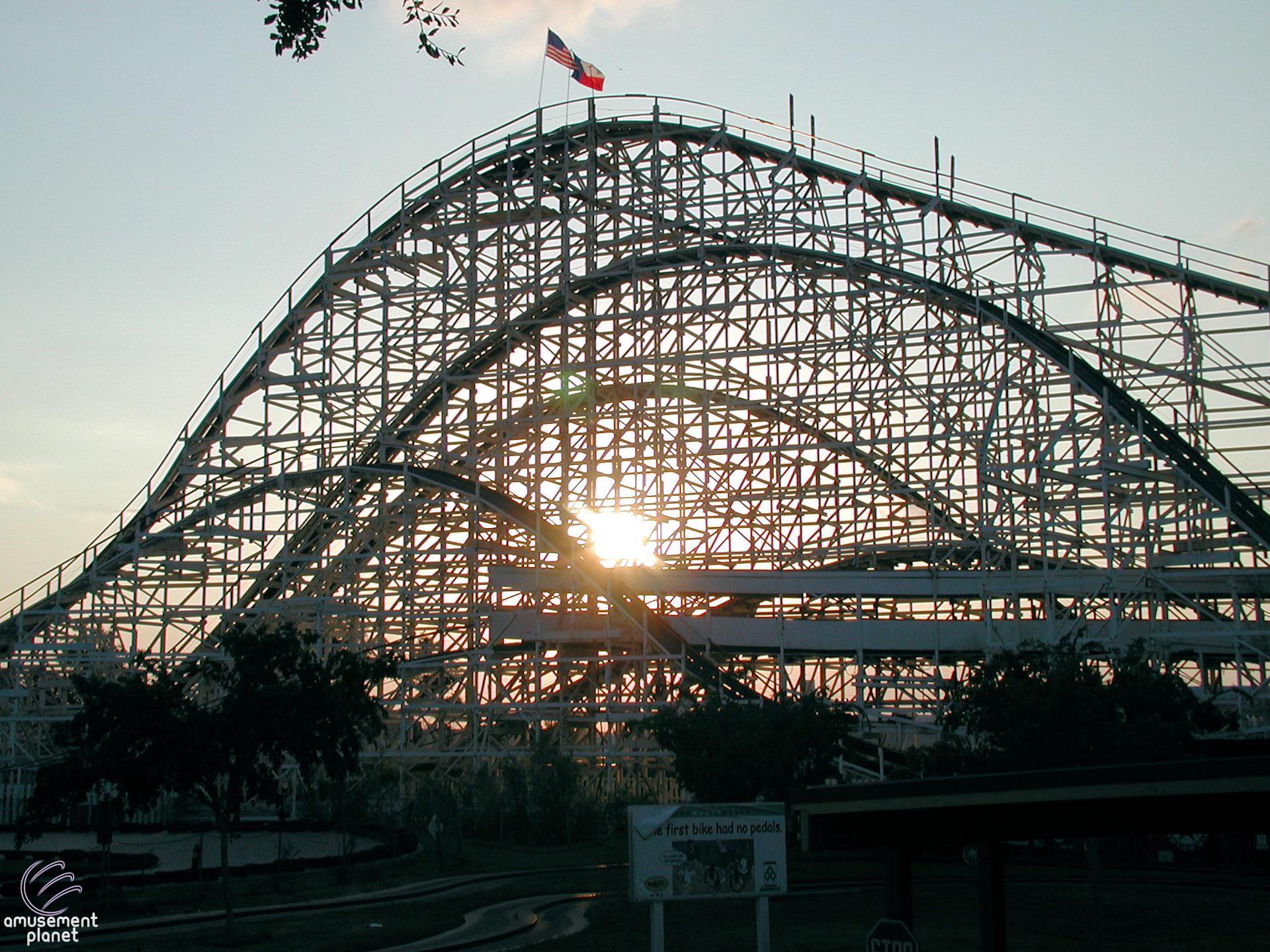 テキサス・サイクロン、アストロワールド] : r/rollercoasters