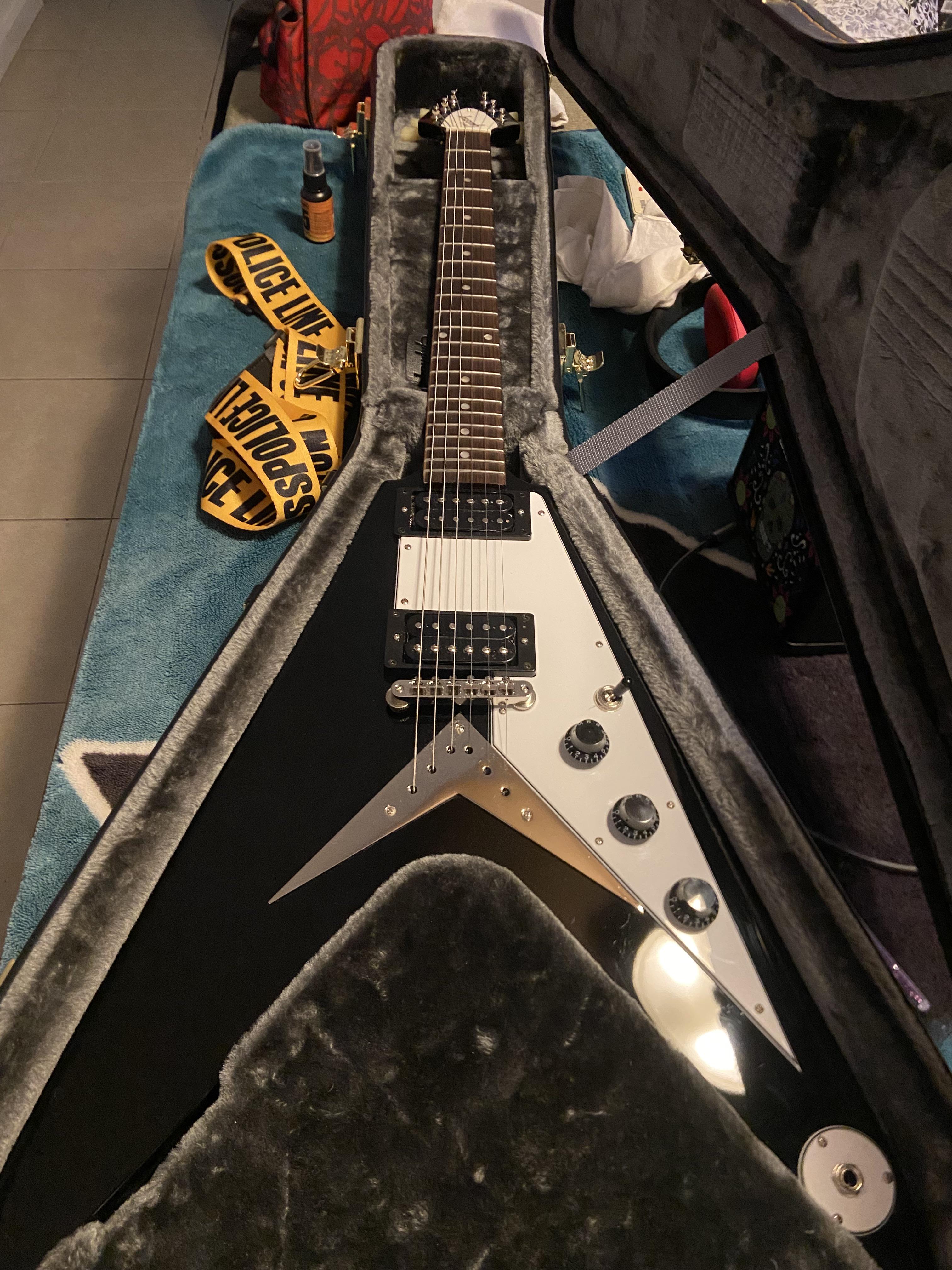 Epiphone inspired by Gibson ebony 1958 flying V : r/guitars