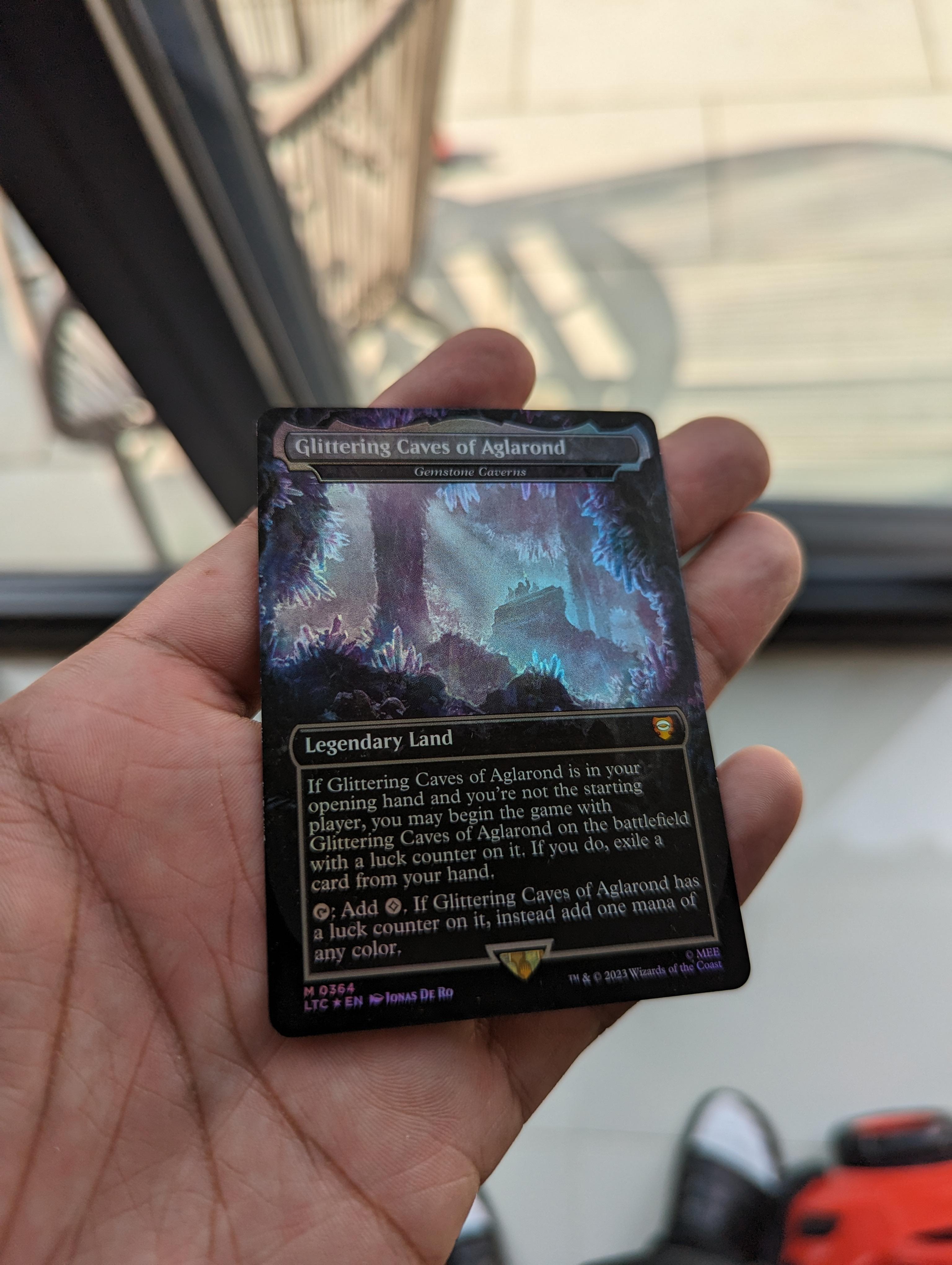 MTG初心者です。これはサージフォイル/フォイル/ノーマルカード？助け