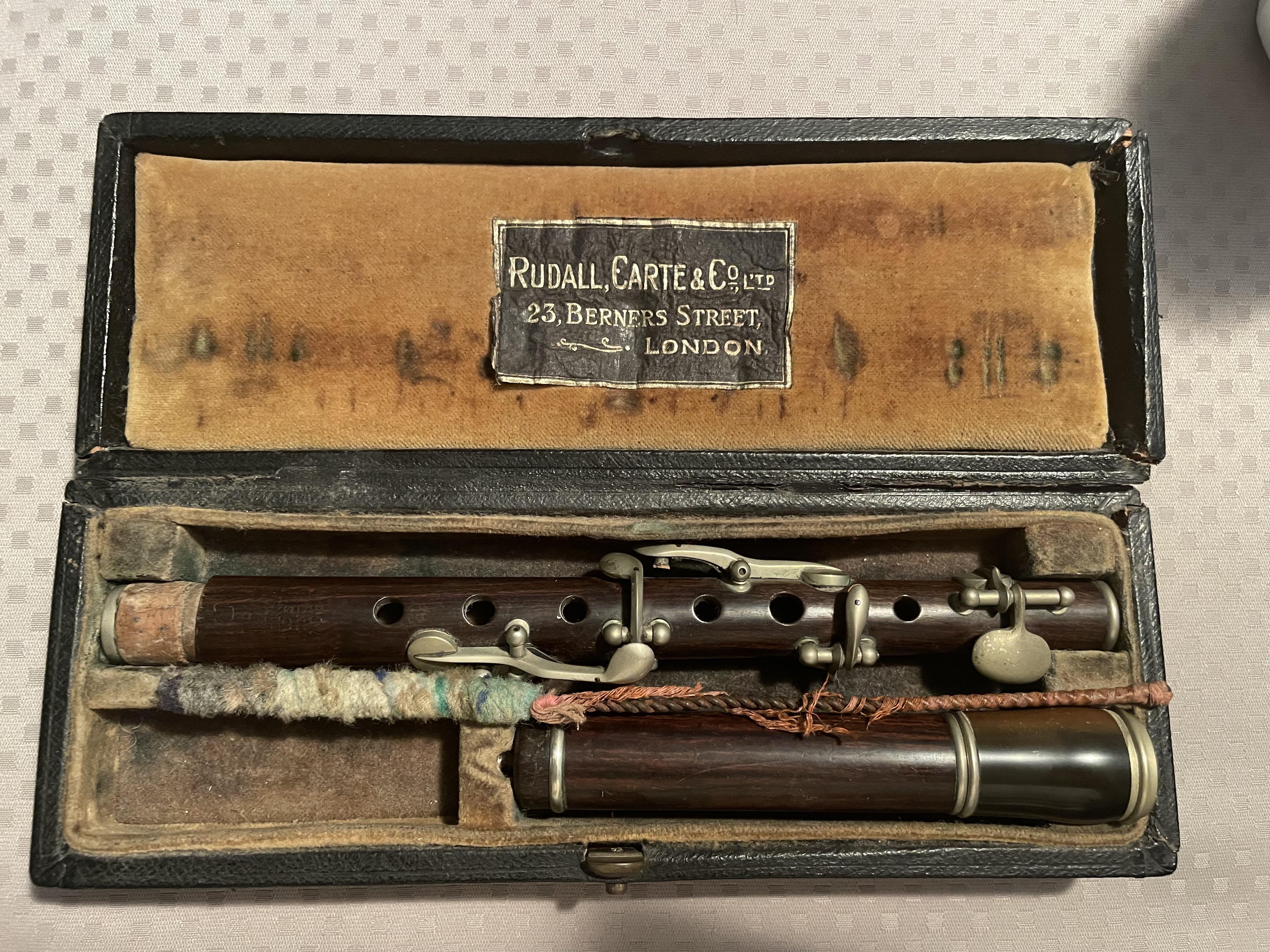 このアンティークの Rudall, Carte & Co 7986 フルートについて、特定