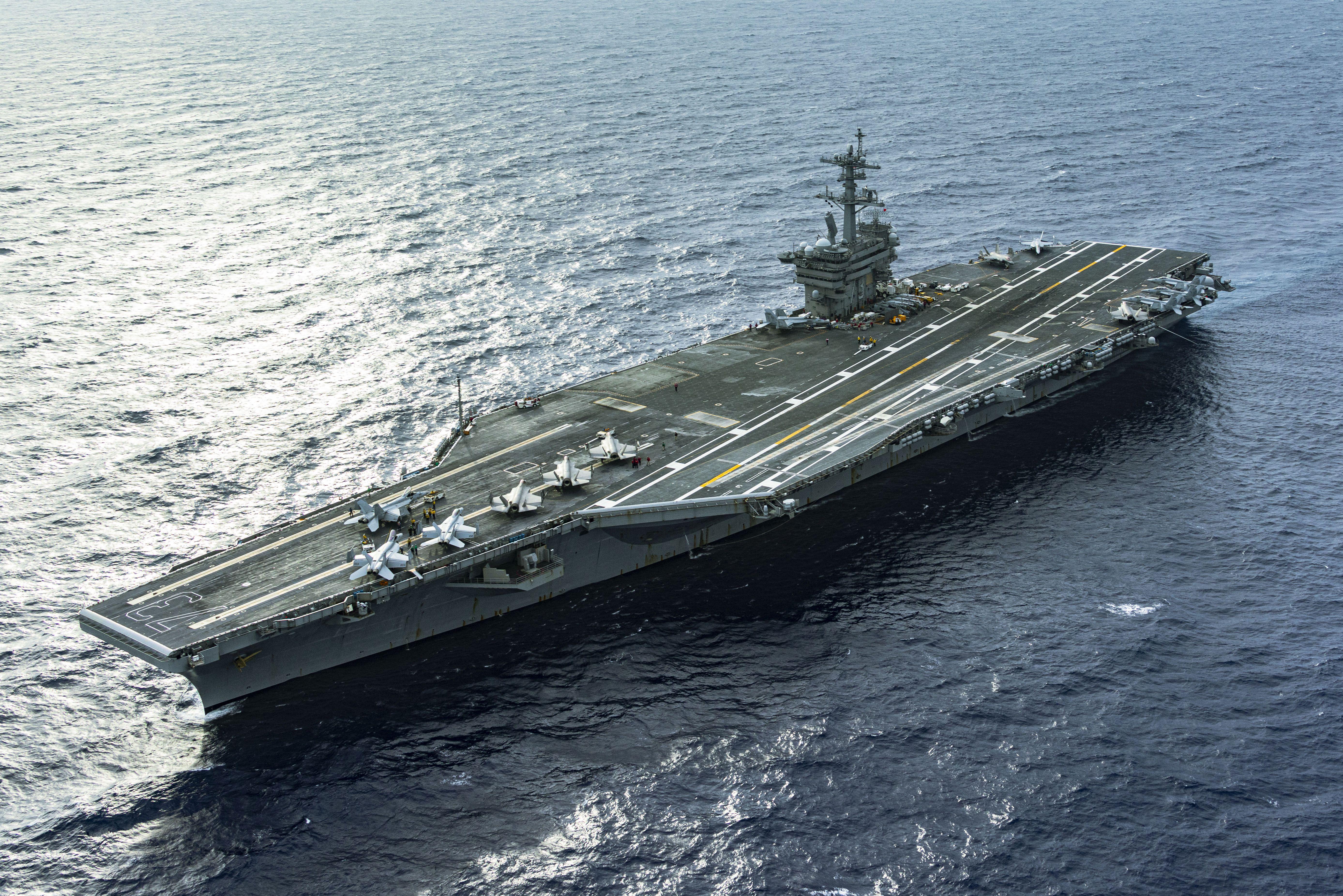 USSジョージ・ワシントン（CVN 73）が2025年6月15日、フィリピン海で