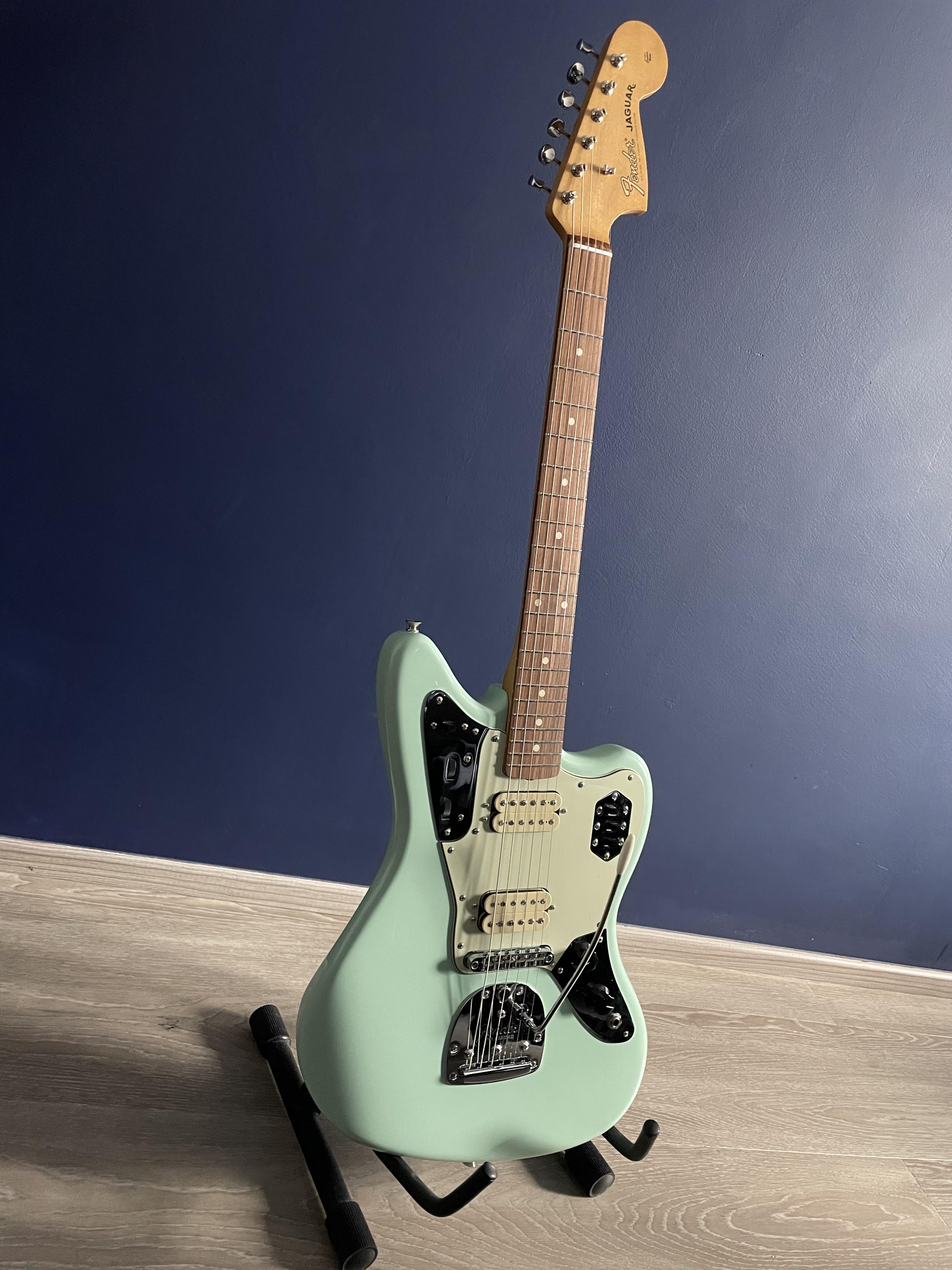 Vintera 60s mod Jaguar HH SURF GREEN : r/offset