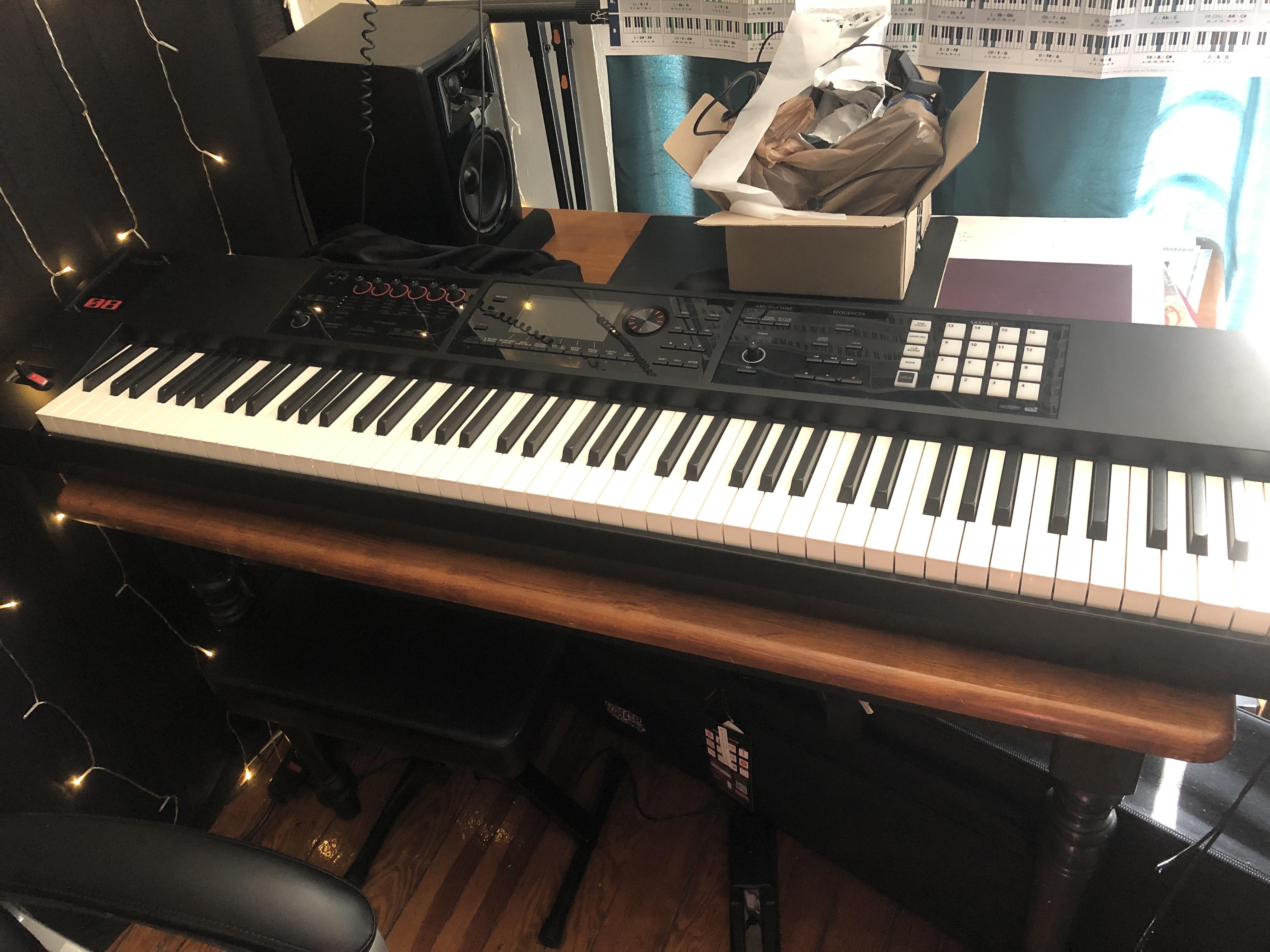 Roland FA-08、外部スピーカー、ペダル、ヘッドホン買ったよ！ピアノは