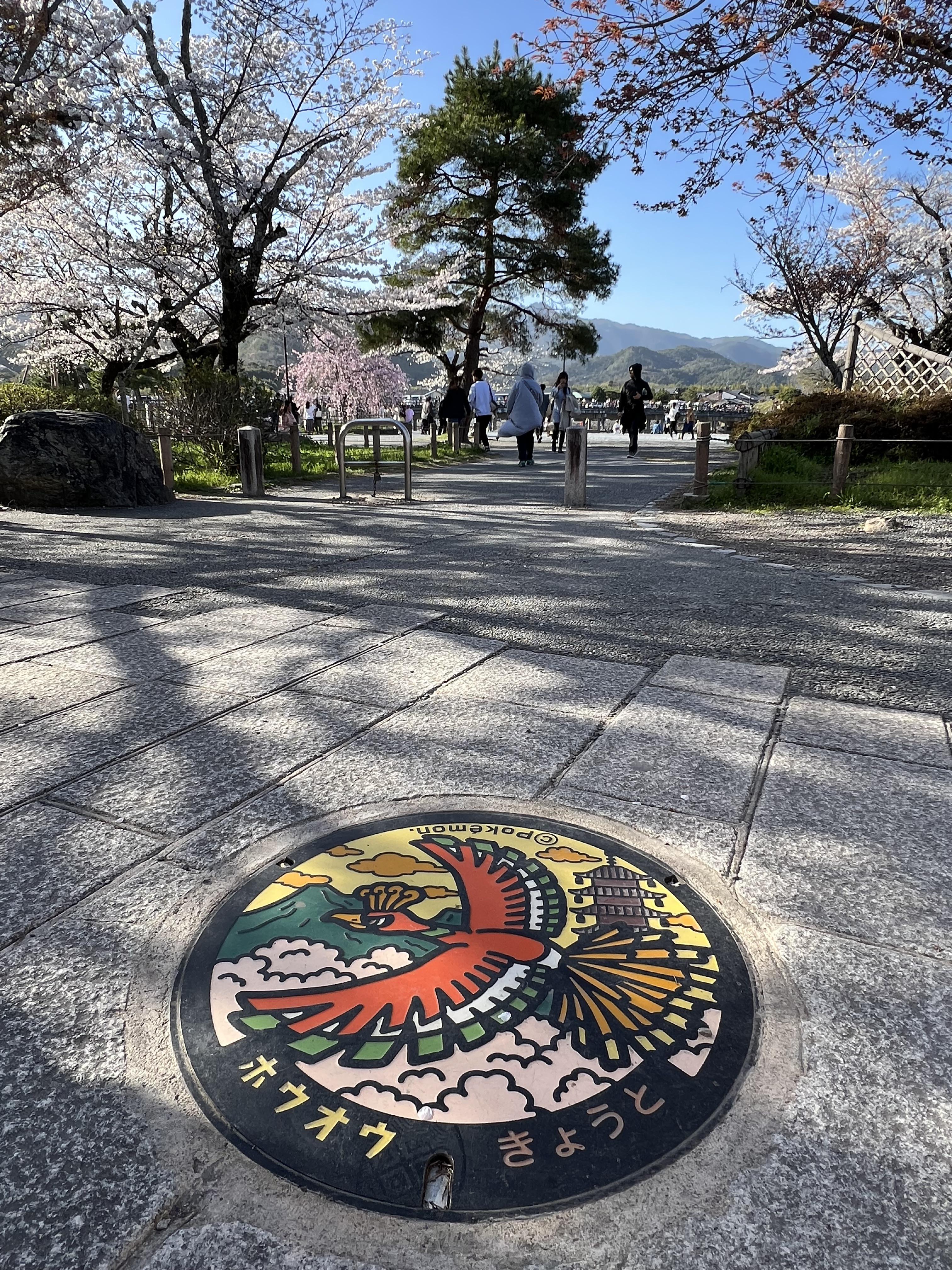 京都嵐山のホウオウ ポケふたマンホール : r/pokemon