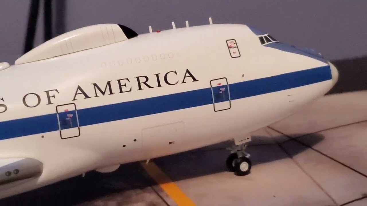 Gemini Jet 1:200 Boeing E-4B Doomsday - YouTube