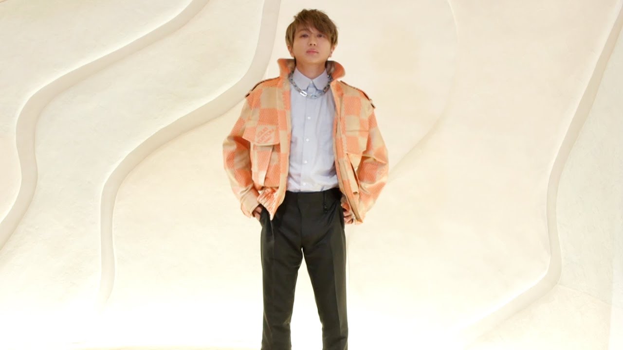 Nissy(西島隆弘)、オレンジのダミエ柄ジャケットで登場 ルイ・ヴィトン