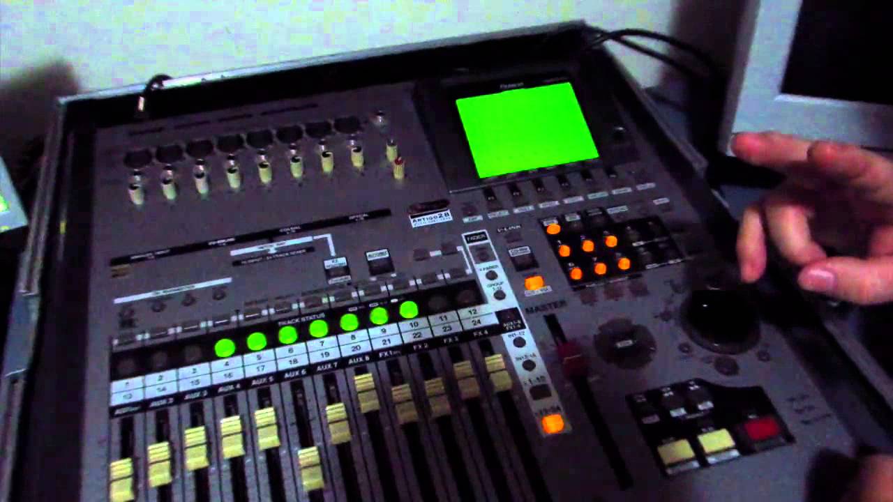 VS ROLAND 2400 CD - YouTube