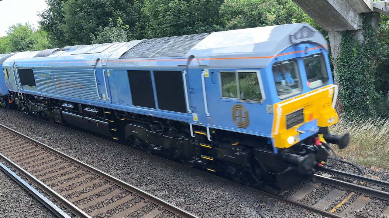 Class 66 | 66748 + 66744 | GB Railfreight - Belmond Britannic