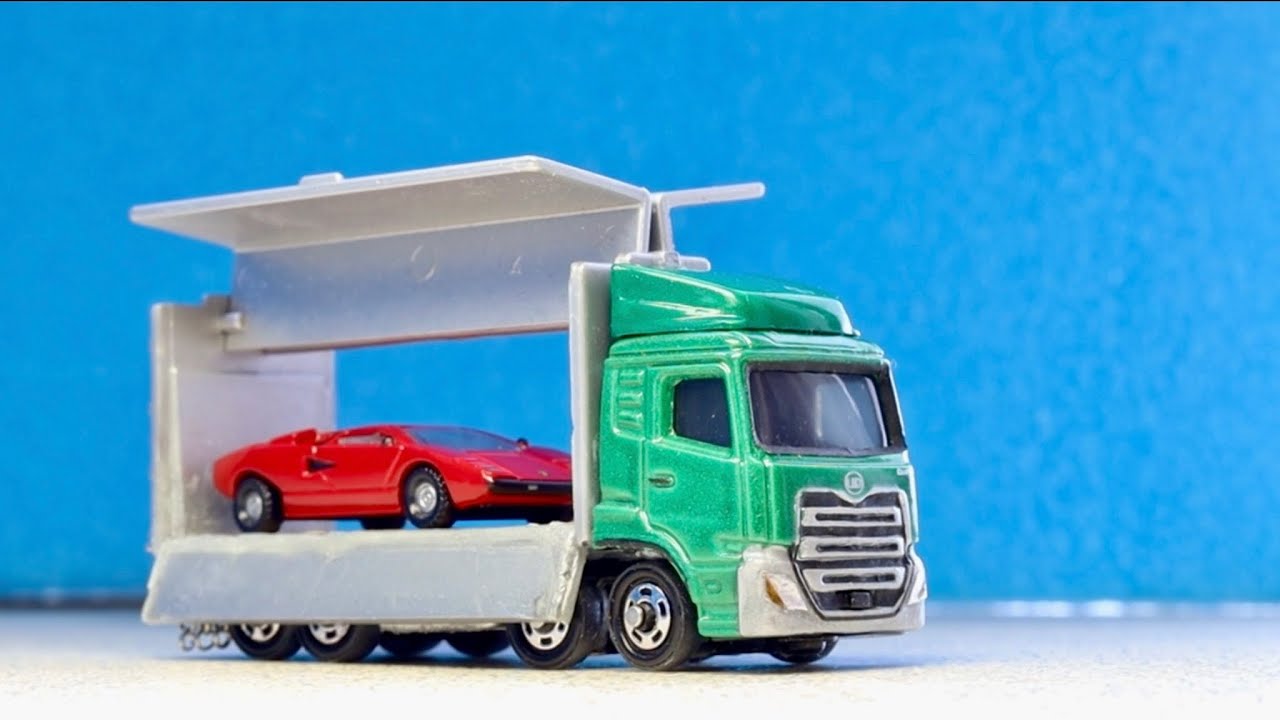 Tomica] UD Quon 4-axle low-floor wing truck, fully operational