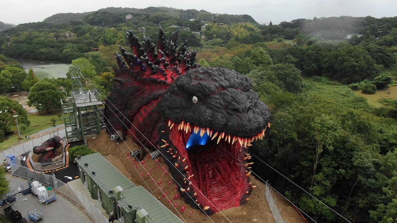 Japan's Life-Size Godzilla Attraction Is Here, Watch People