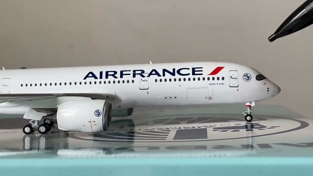 NG Models 1:400 Air France Airbus A350-900 - YouTube