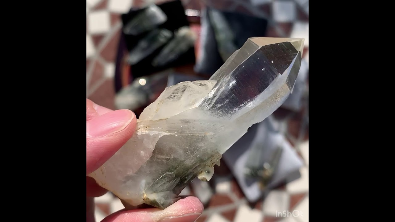 最高品質・ガネッシュヒマール産]ヒマラヤ水晶原石ナチュラルポイント