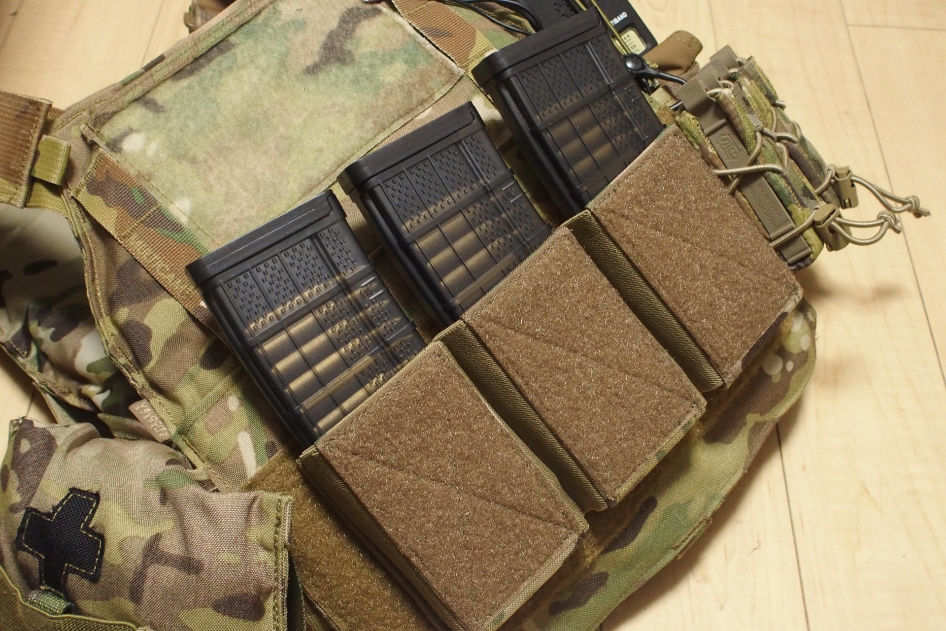 ベルクロでプレキャリなどに貼り付けられる、Warrior Assault Systems