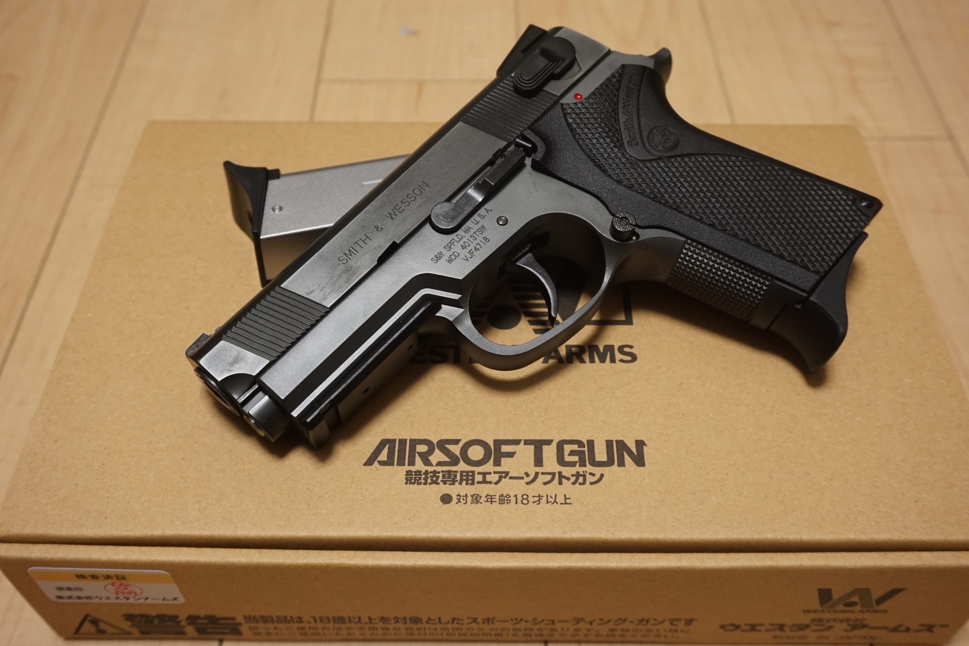 ウエスタンアームズ S&W M4013 TSW PCカスタム カーボンブラックverを
