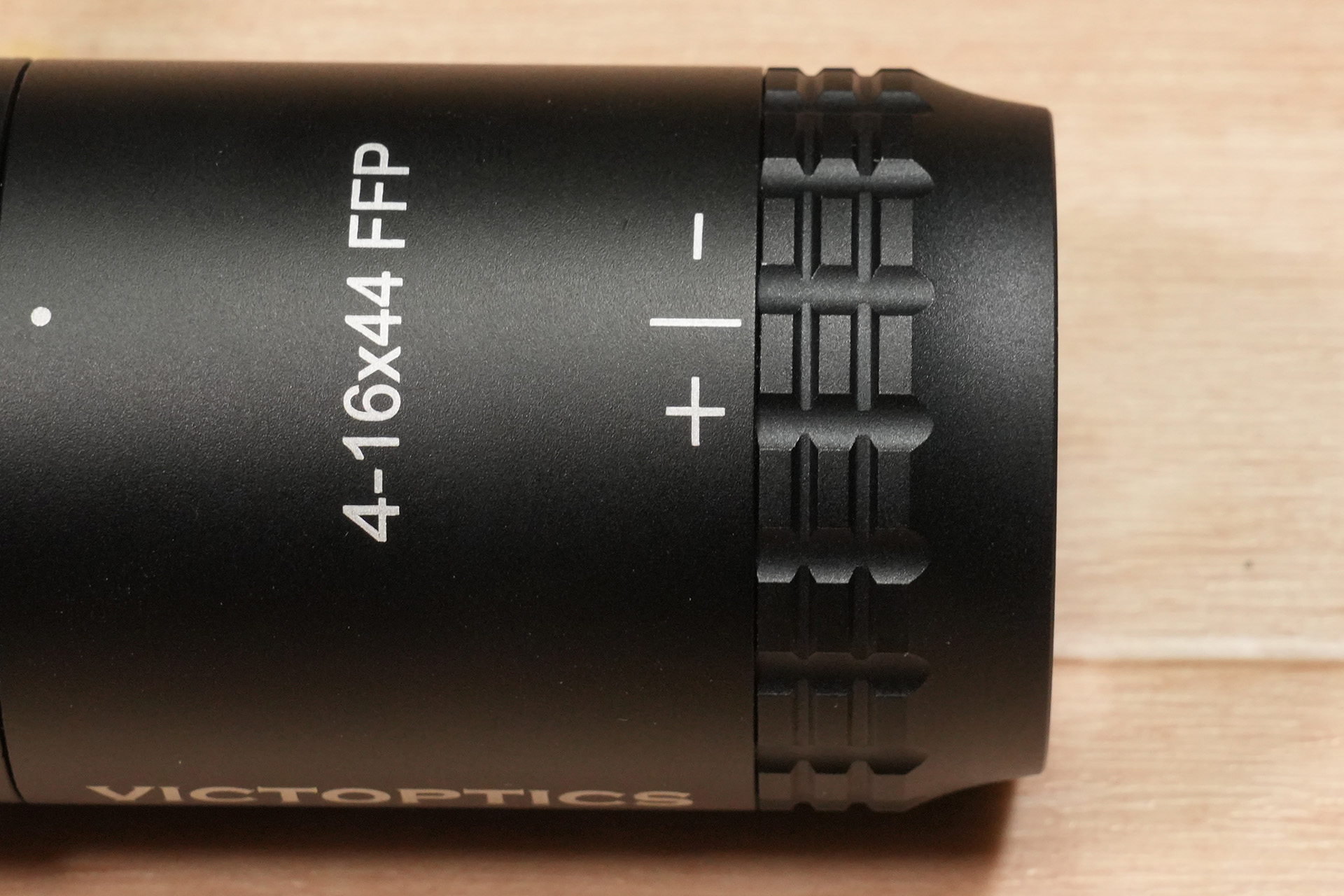 Victoptics初のFFPスコープ、S4 4-16×44 FFP ライフルスコープ(OPFF-01
