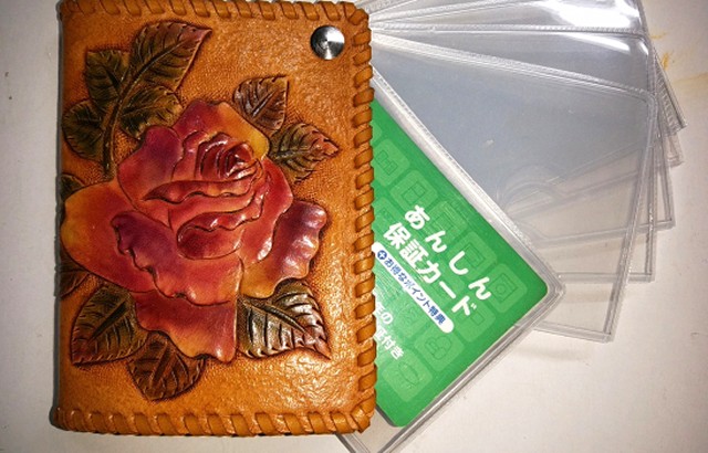 バラのカービングに染色！簡単カードケース作りましょう♪｜ほぼ日々革