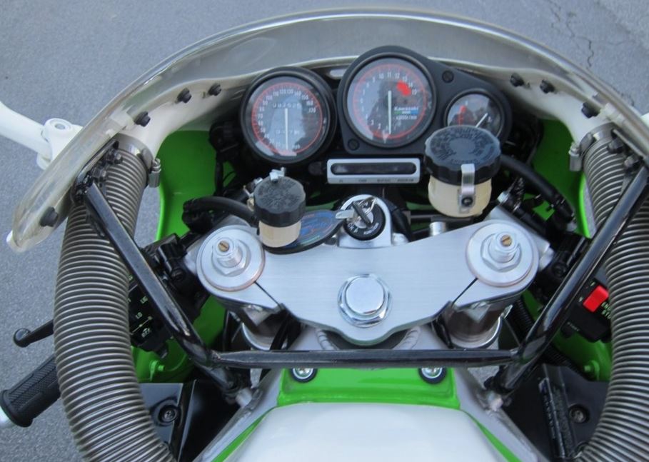 Kawasaki Ninja ZX7R K2 – Cockpit | Bike-urious