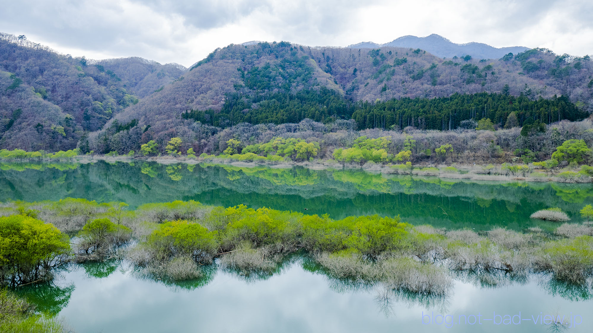 五十里湖 緑の湖面に映える新緑 – Not Bad View Japan!