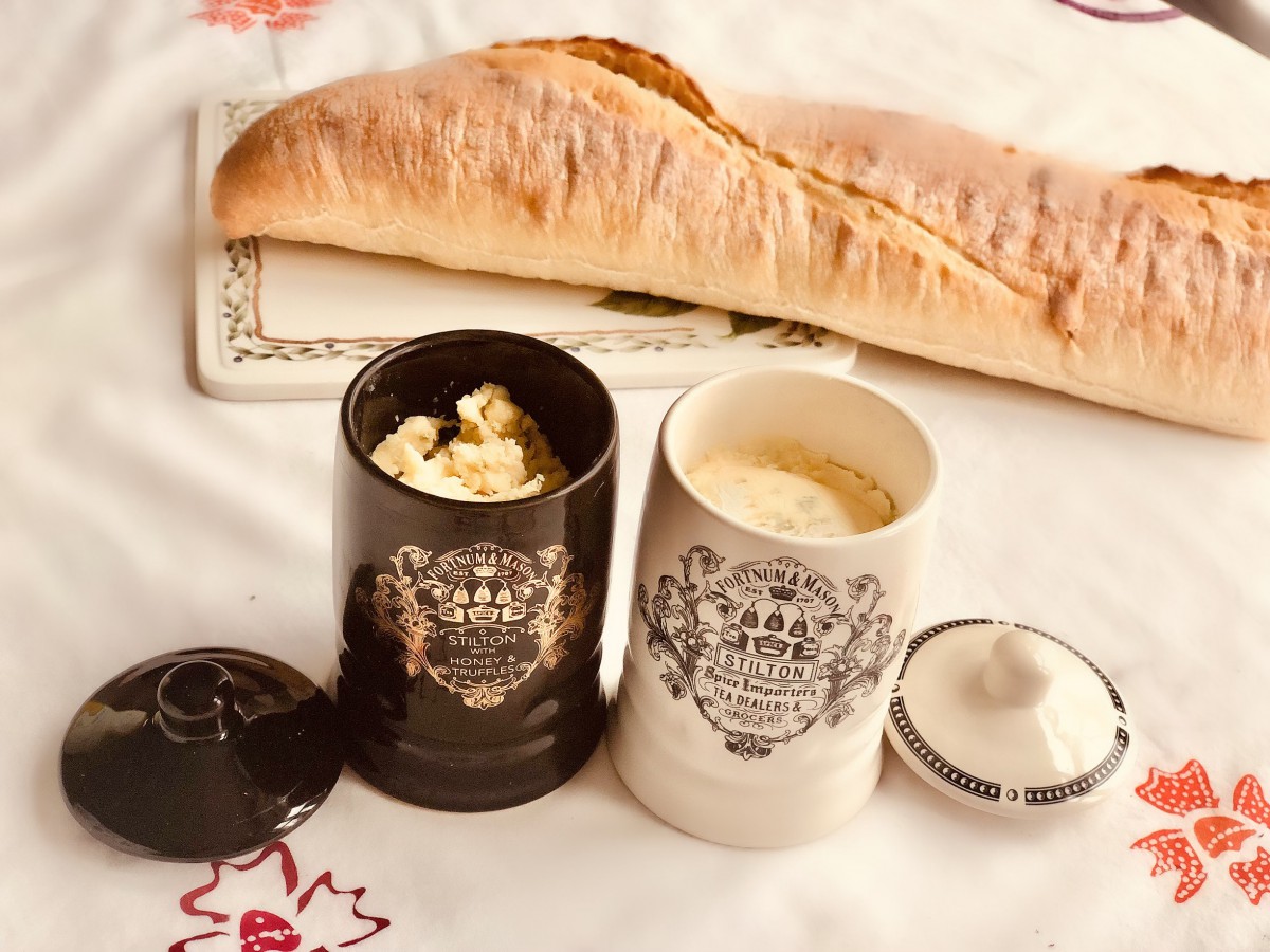 F&Mパトロール】白？黒？F＆Mのポット入りスティルトン（potted