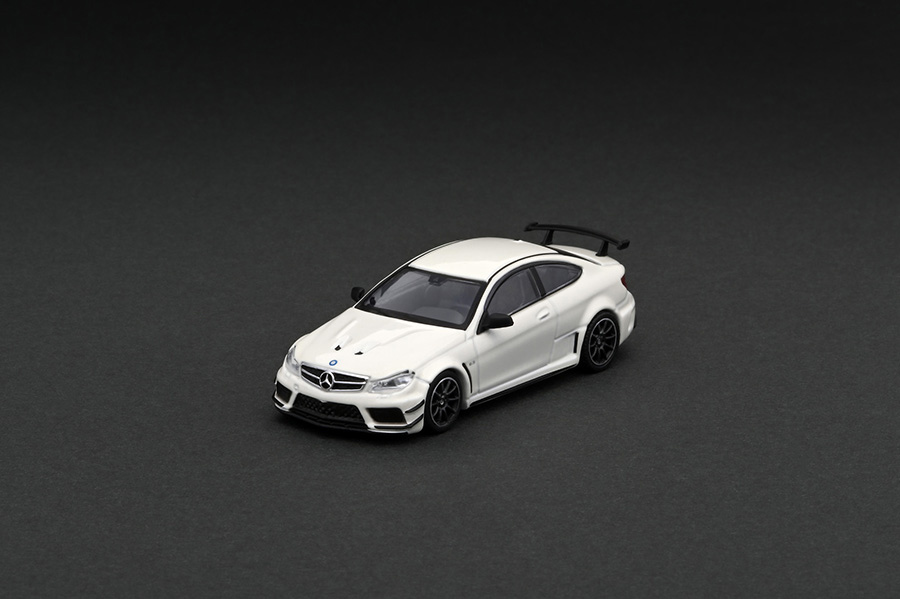 T64G-009-DW 1/64 Mercedes-Benz C63 AMG Coupe Black Series White
