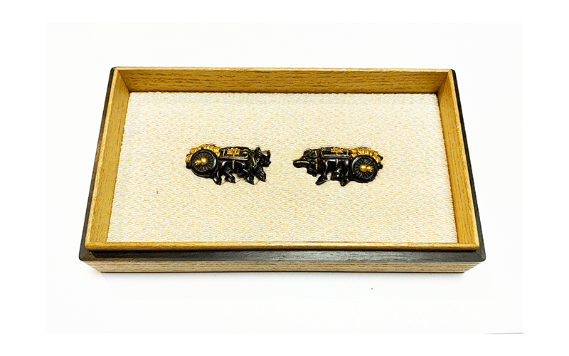 目貫 乗真 Menuki design of Ox Cart Made by Jyoshin | 日本刀買取