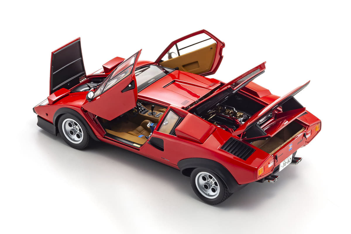 1/18スケール「ウルフ・カウンタック」と「カウンタックLP500S」が