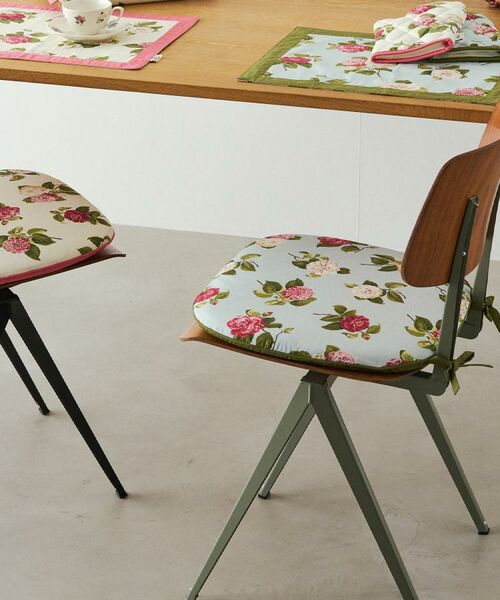 カミール柄 シートクッション （インテリア・インテリア雑貨）｜LAURA