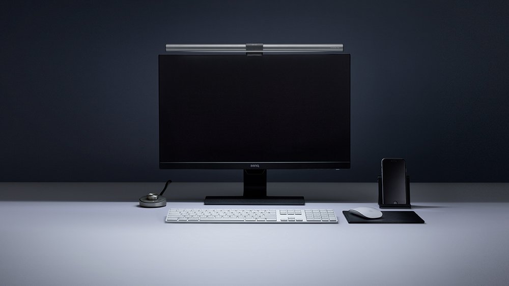 リモコン搭載モニターライト BenQ ScreenBar Plus | ベンキュージャパン