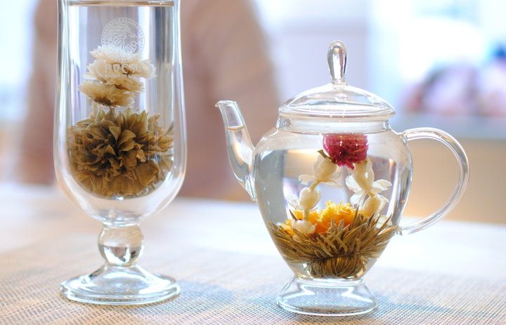 美しい花のお茶にうっとり♪ 銀座の工芸茶専門店「CROESUS」 ｜ ことりっぷ