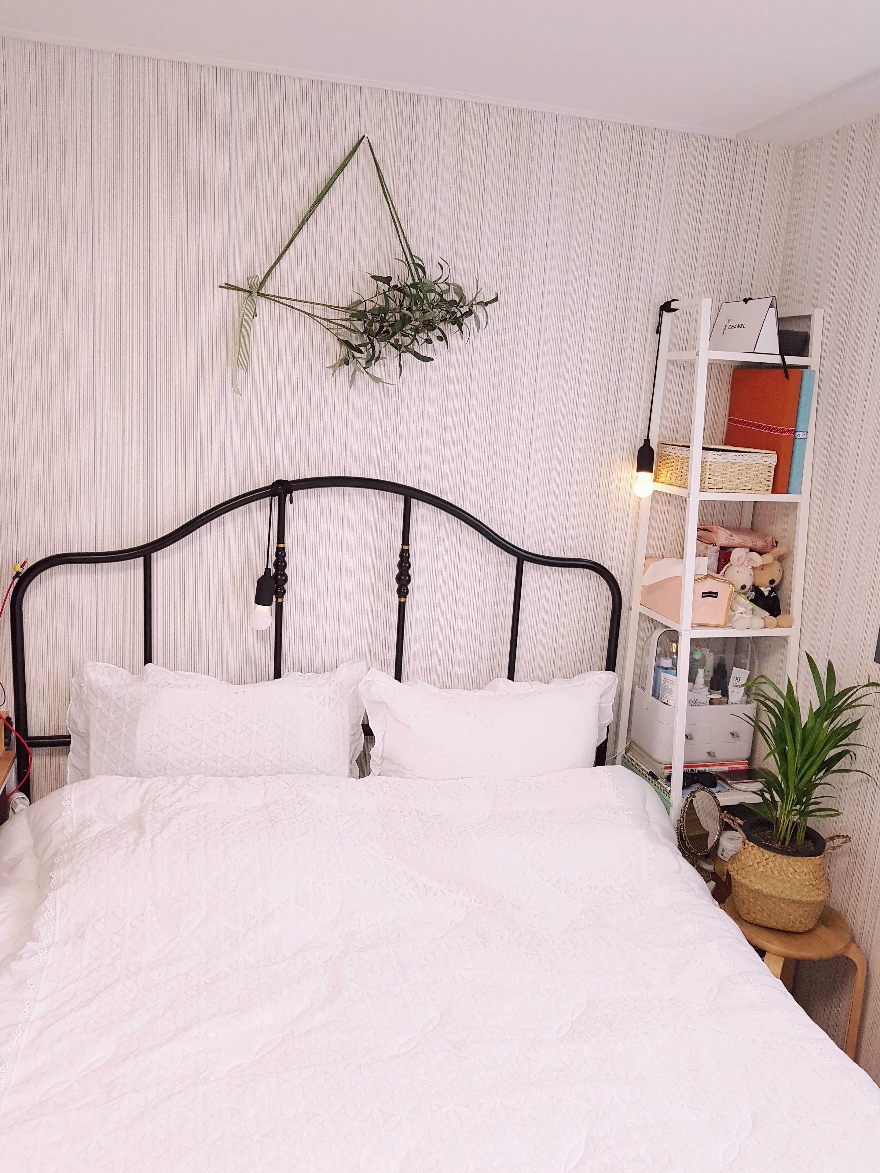 IKEA SAGSTUA サグストゥーア ベッドフレーム | ベッド | Ohouse