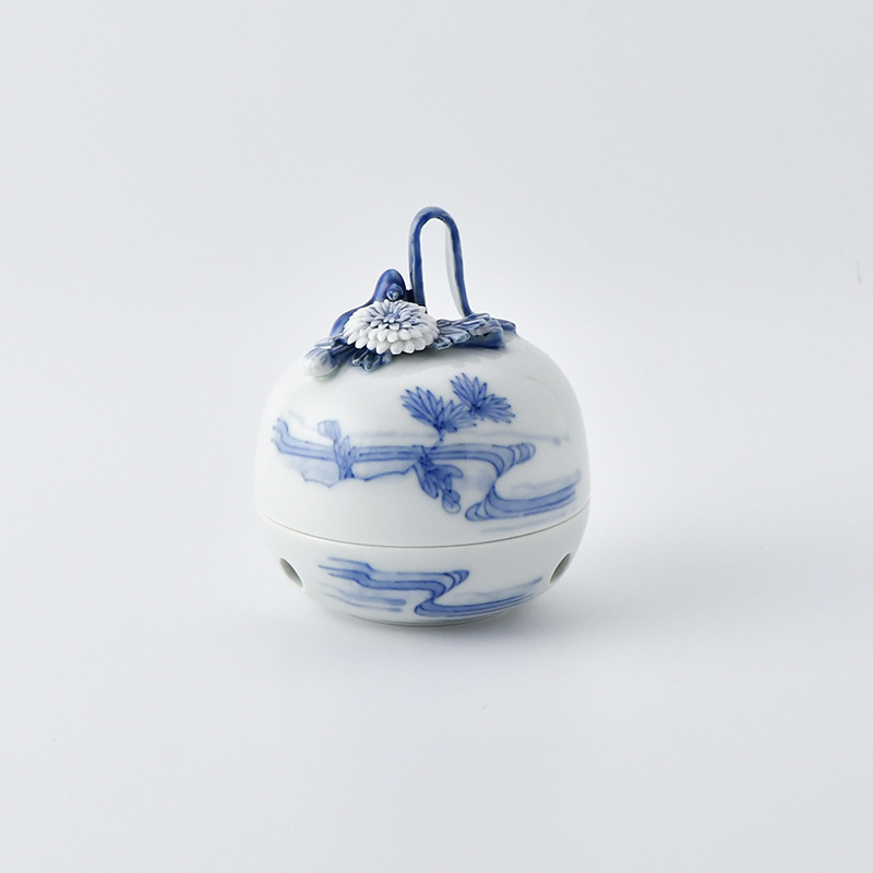 平戸洸祥団右ヱ門窯】平戸菊花飾菊流水文 丸形香炉 | 三川内焼