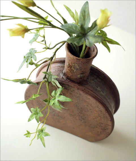 楽天市場】花瓶 陶器 花器 一輪挿し 瀬戸焼 日本製 伊賀風水筒型花入れ