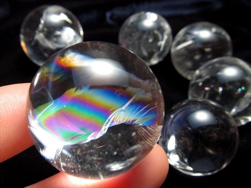 くっきり虹入り 虹入り 天然水晶 丸玉 人工虹 直径24mm-26mm すべての