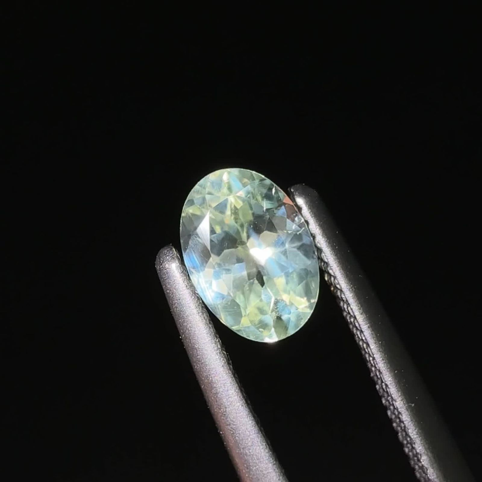 クリソベリルキャッツアイ スリランカ産 0.52ct [250329924]5.8x4.1mm