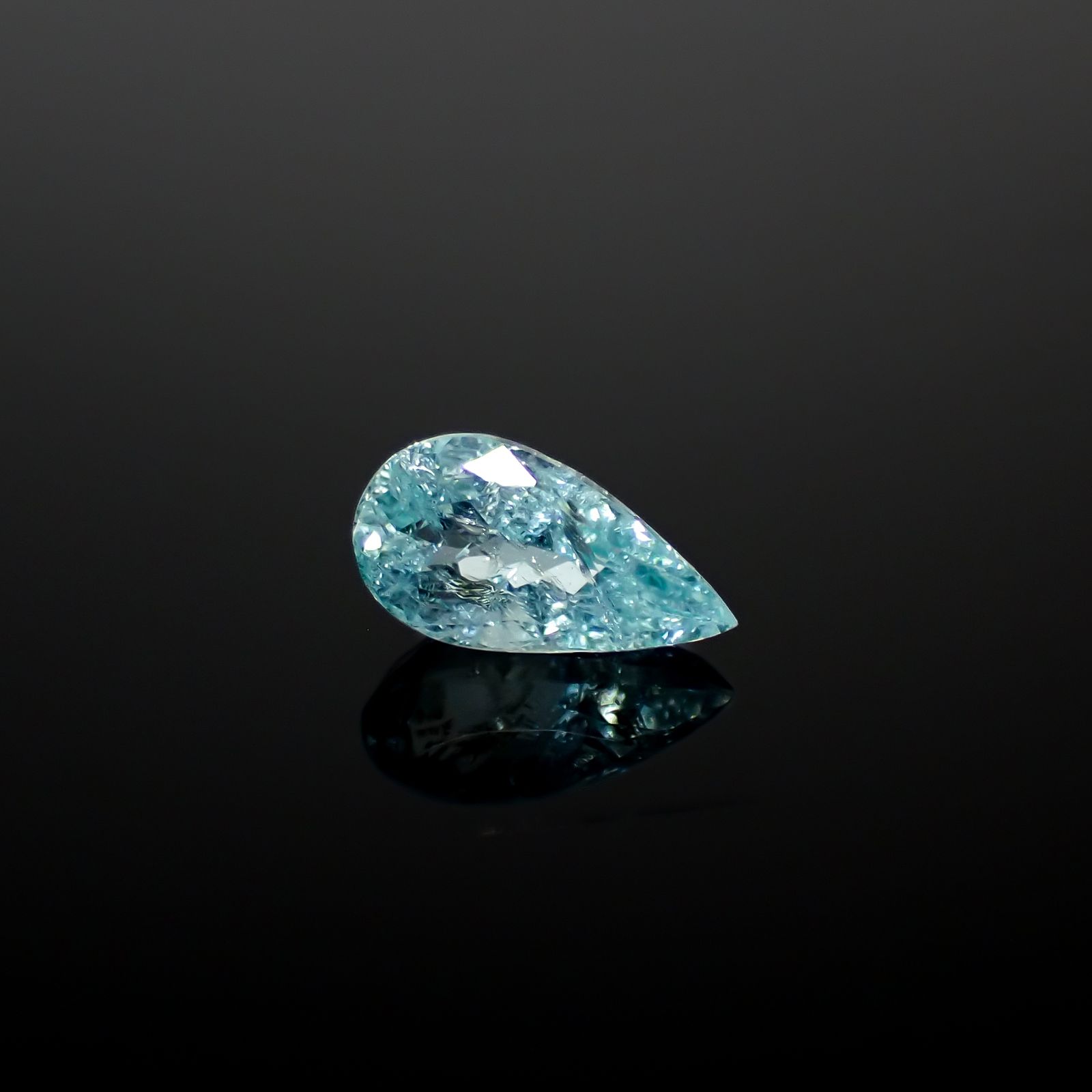 パライバトルマリン モザンビーク産 0.97ct / 8.4x4.5mm前後