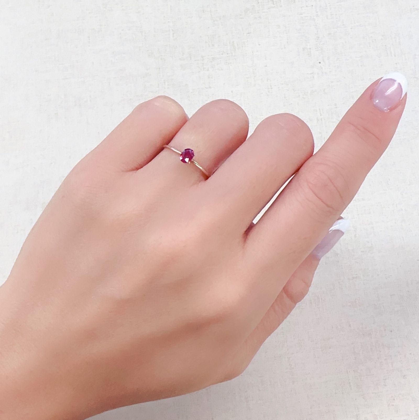ルビー(宝石名ルビー)ミャンマー産 日独鑑付 0.360ct / 4.57x3.47mm