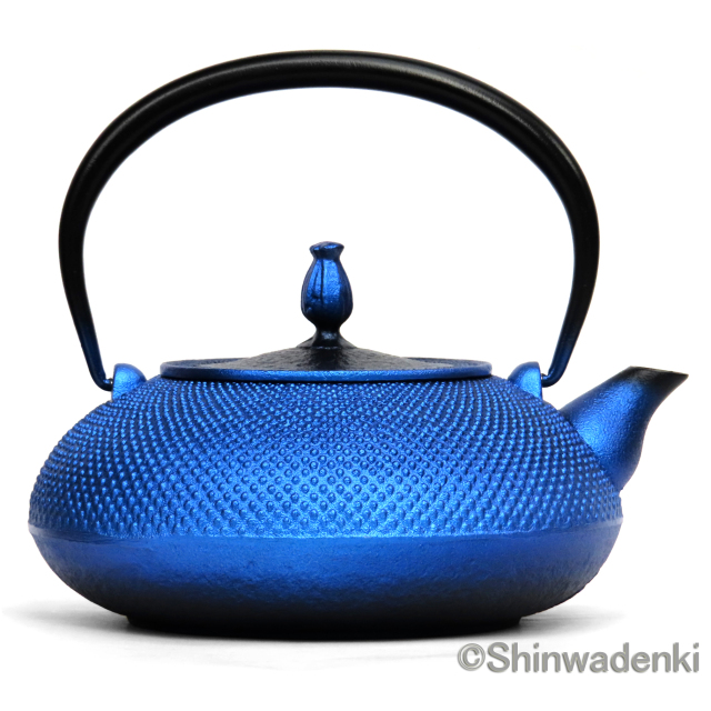 及富 南部鉄器 鉄瓶 平丸アラレ 瑠璃 1.2L Shinwadenki