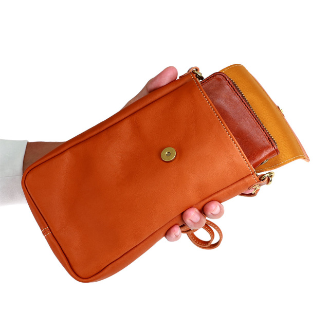 シックスマホショルダー』(全3色)軽量ソフトヌメ/身軽に外出できる軽量