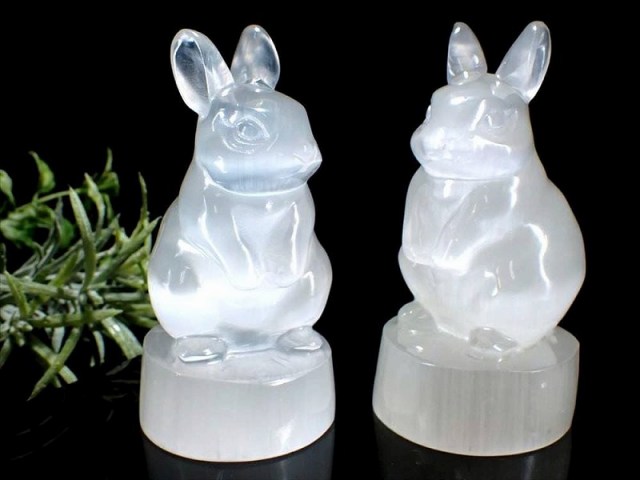 セレナイト(透石膏)兎(ウサギ)彫刻置物 長さ幅約9.5cm 1個売り 干支