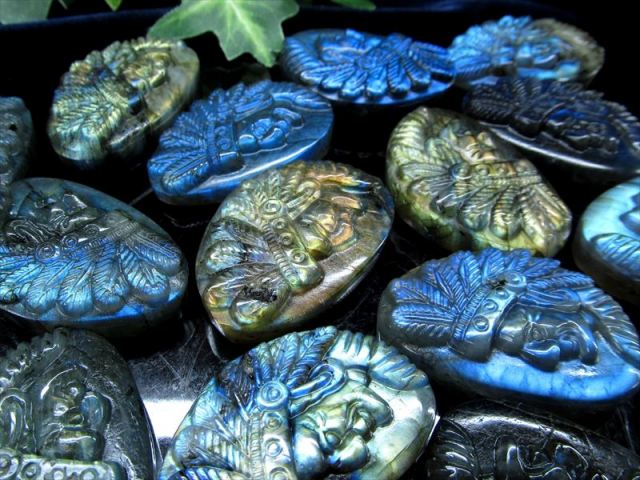 鮮やかシラー ラブラドライト インディアン 彫刻置物 1個売り 重さ約