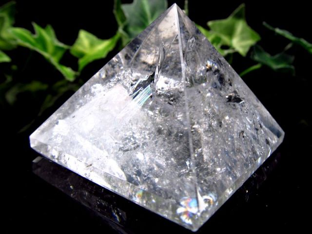 激レア・虹入り レムリアン水晶 ピラミッド置物 高さ約35mm 重さ71g