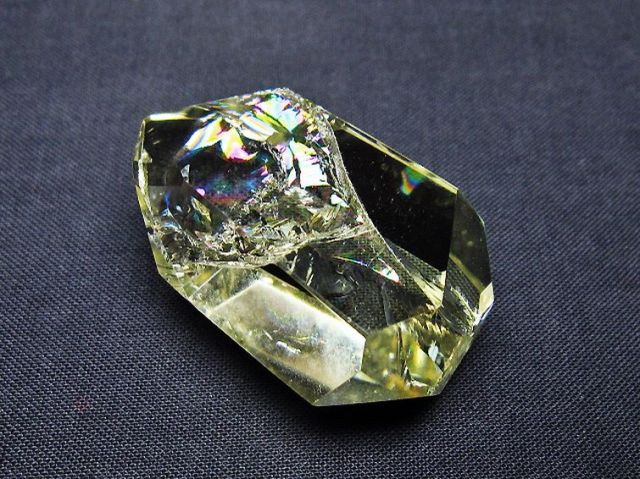 パワーストーン 天然石 虹入り黄水晶(シトリン)原石[T436-3067]