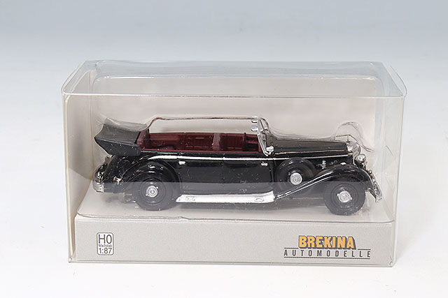 Whitebox 1/43 マイバッハ DS 8 ツェッペリン 1930 レッド/ブラック
