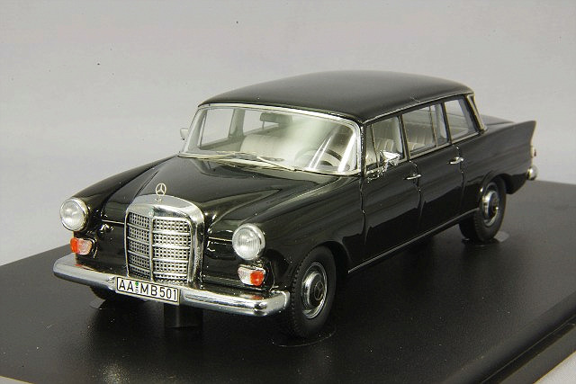 モデルカーグループ 1/18 メルセデスベンツ 260E (W124) 1984 ダークブルー