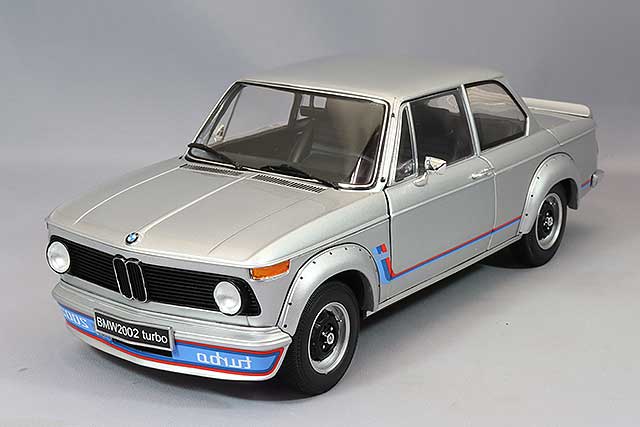 京商 1/18 BMW 2002 ターボ (ホワイト)
