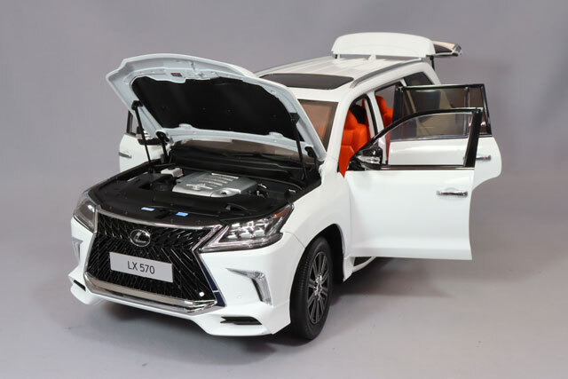 LCDモデル 1/18 レクサス LX570 ホワイト